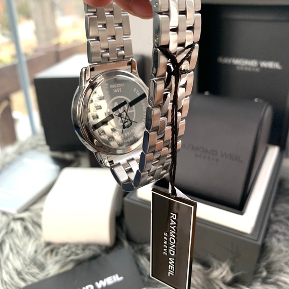 NWT authentic Raymond Weil Tango silver watch - Picture 6 of 7